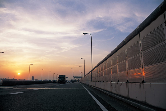 夕日の見える高速道路